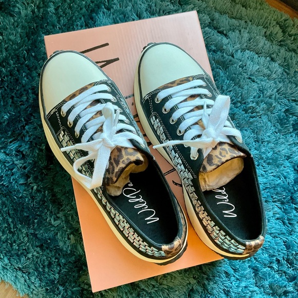 New Wild Pair Highfive Lace-Up Low-Top Sneakers - Size 8 - Picture 7 of 9